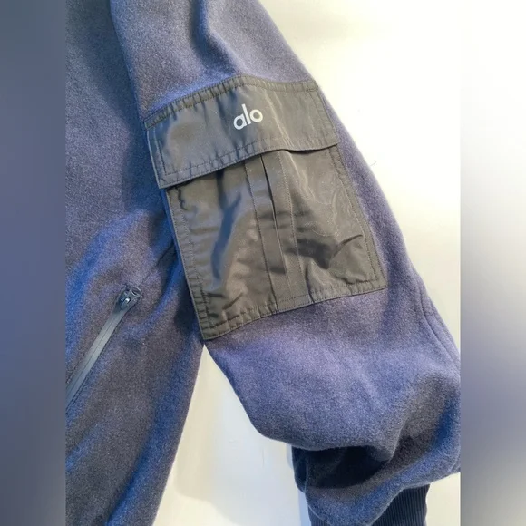 Alo Yoga Dark Navy/Black Chill Pullover Large  NWOT - Picture 4 of 9